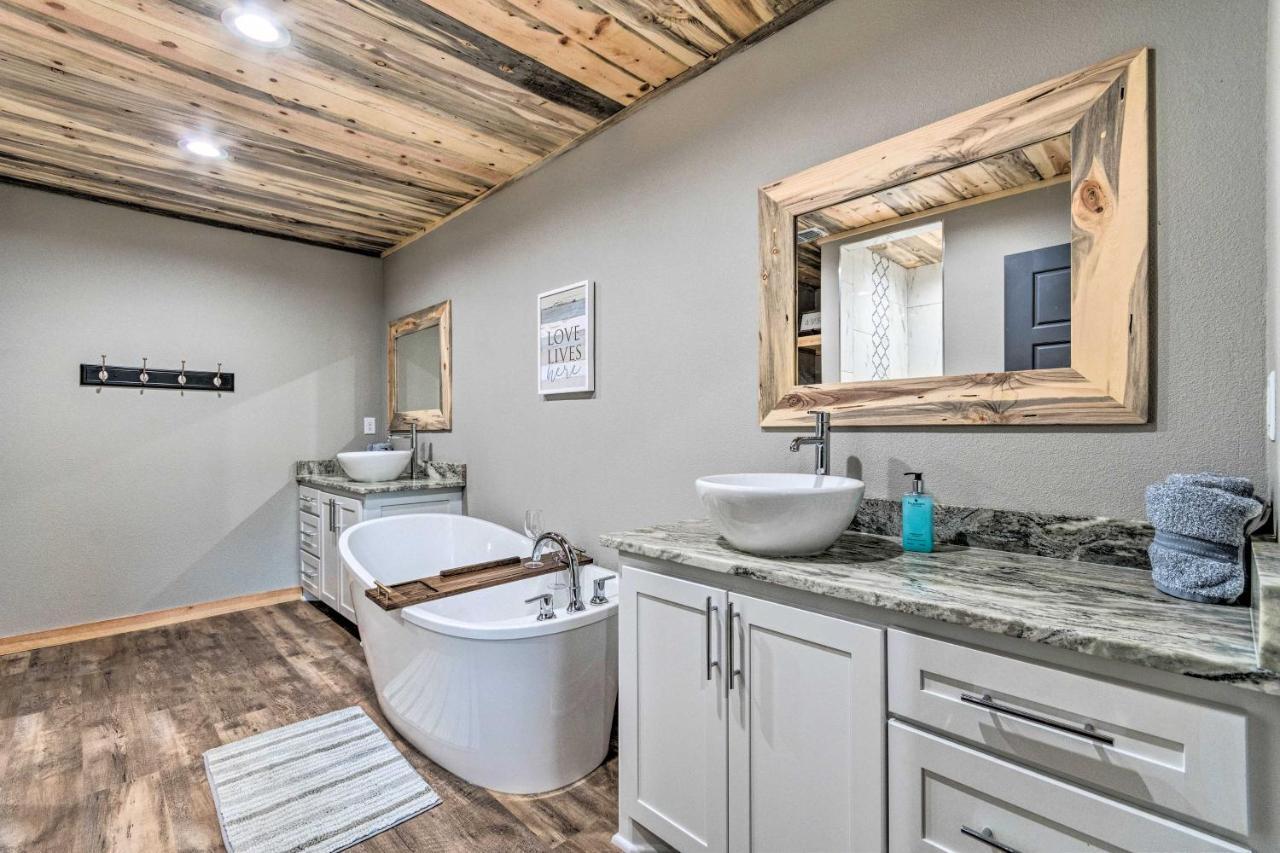 Upscale Riverfront Home With Beach And Fire Pit! Glenwood 外观 照片